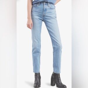 Levi's Women's Light Blue Straight Leg Jeans